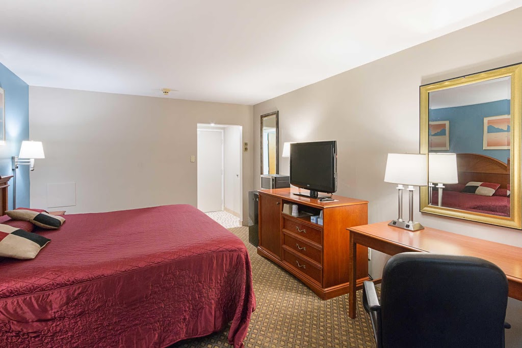 Rodeway Inn | 240 US-6, Milford, PA 18337, USA | Phone: (570) 296-9444 Rodeway Inn | 240 US-6, Milford, PA 18337, USA | Phone: (570) 296-9444