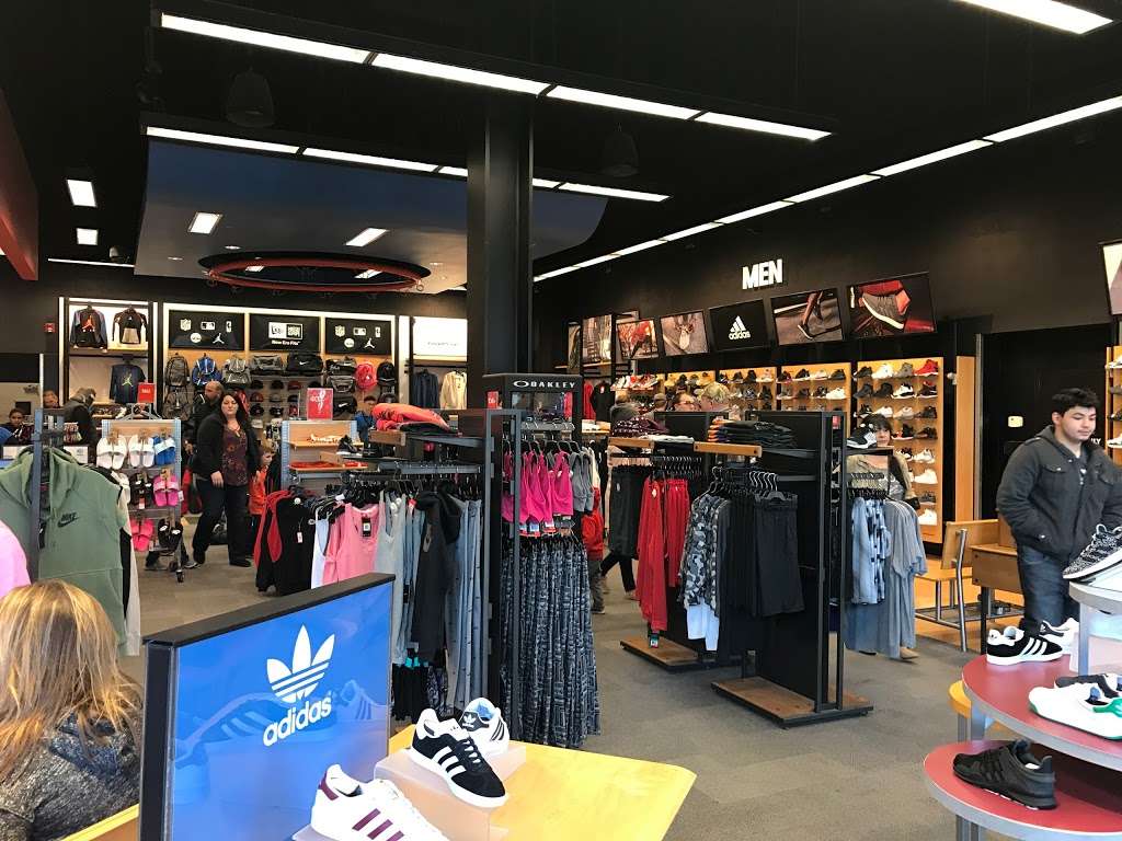 Finish Line | 1837 Village West Pkwy, Kansas City, KS 66111, USA | Phone: (913) 328-1044