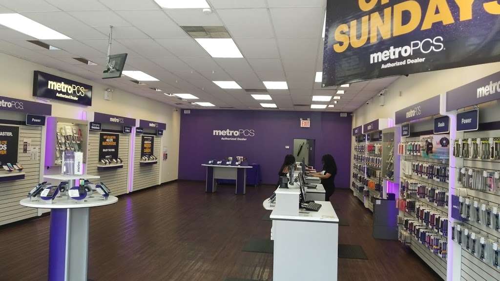 Metro by T-Mobile | 17551 Hillside Avenue, Jamaica, NY 11432, USA | Phone: (718) 206-4163