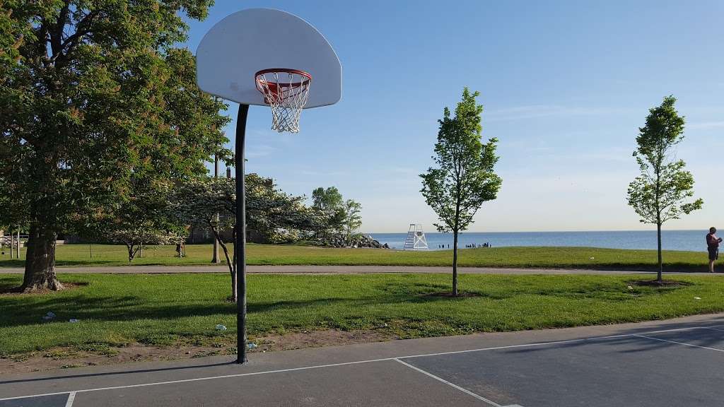 Leone Beach Park | 1222 W Touhy Ave, Chicago, IL 60626, USA | Phone: (773) 262-8605