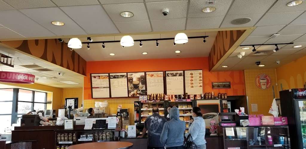 Dunkin Donuts | 3850 Shadeland Ave, Indianapolis, IN 46226, USA | Phone: (317) 541-1143