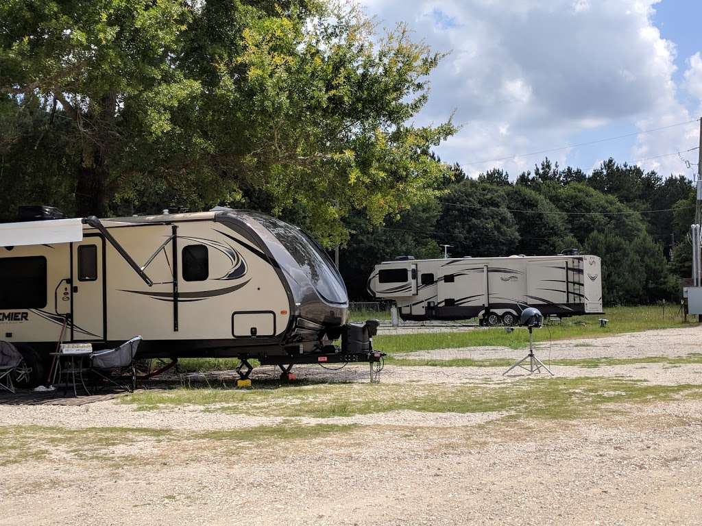 Peaceful Pines RV Park | 16981 Old Houston Rd, Conroe, TX 77302, USA | Phone: (281) 635-5762