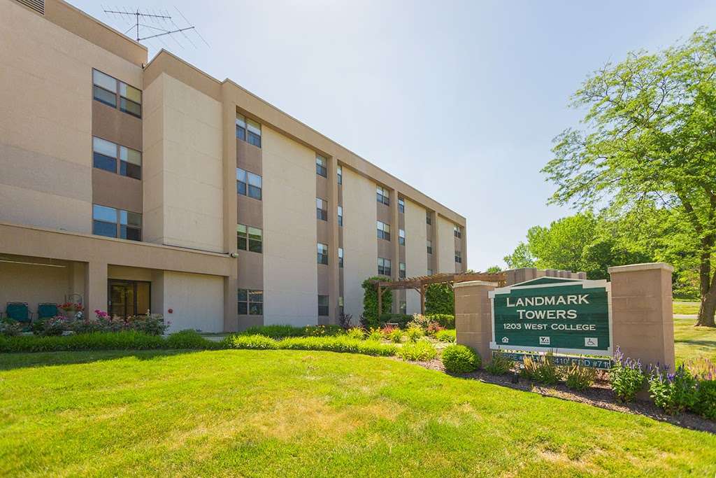 Landmark Towers Apartments | 1203 W College St, Liberty, MO 64068 | Phone: (816) 781-5410