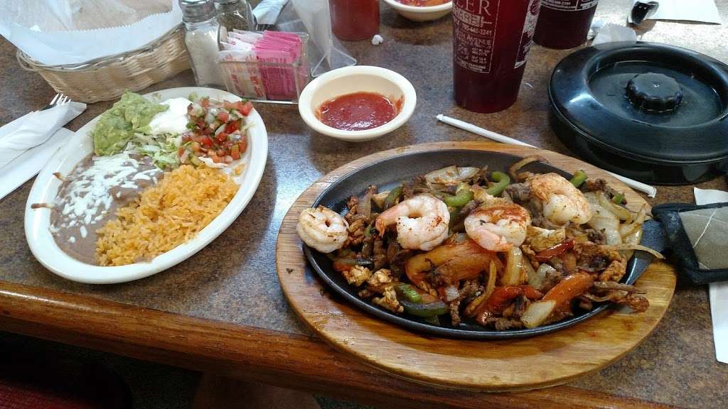 El Jimador Mexican Restaurant | 122 E 5th Ave, Garnett, KS 66032, USA | Phone: (785) 448-2100