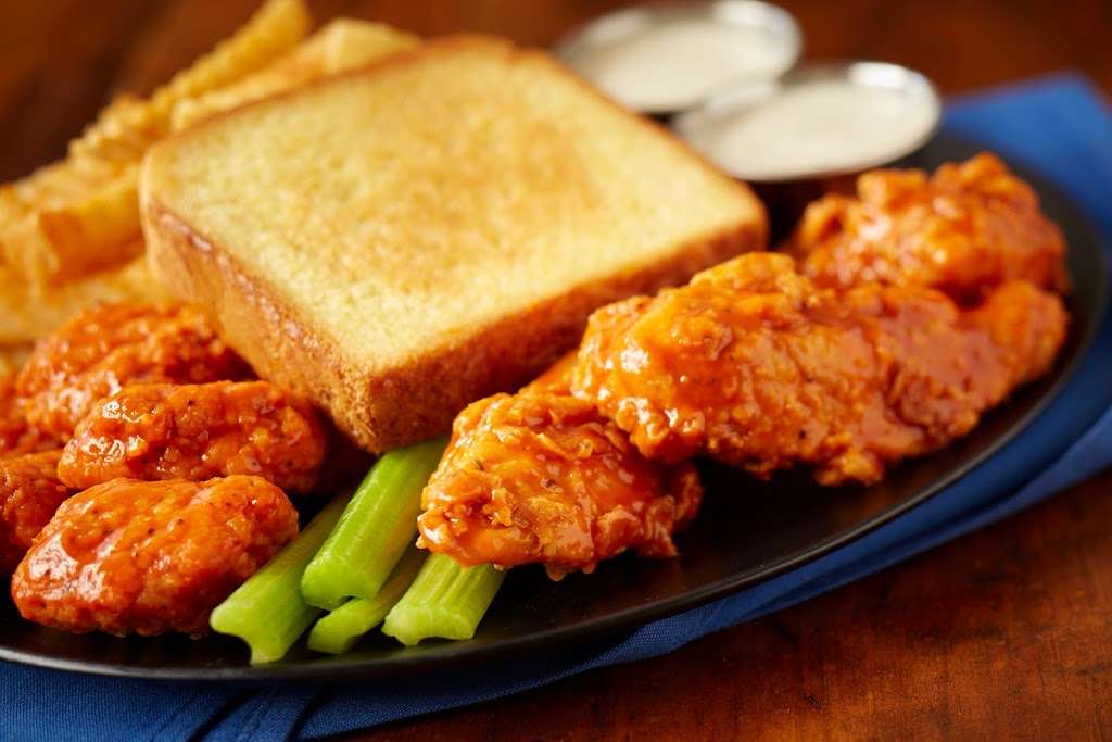 Zaxbys Chicken Fingers & Buffalo Wings | 1885 N John Young Pkwy, Kissimmee, FL 34741 | Phone: (407) 932-1843