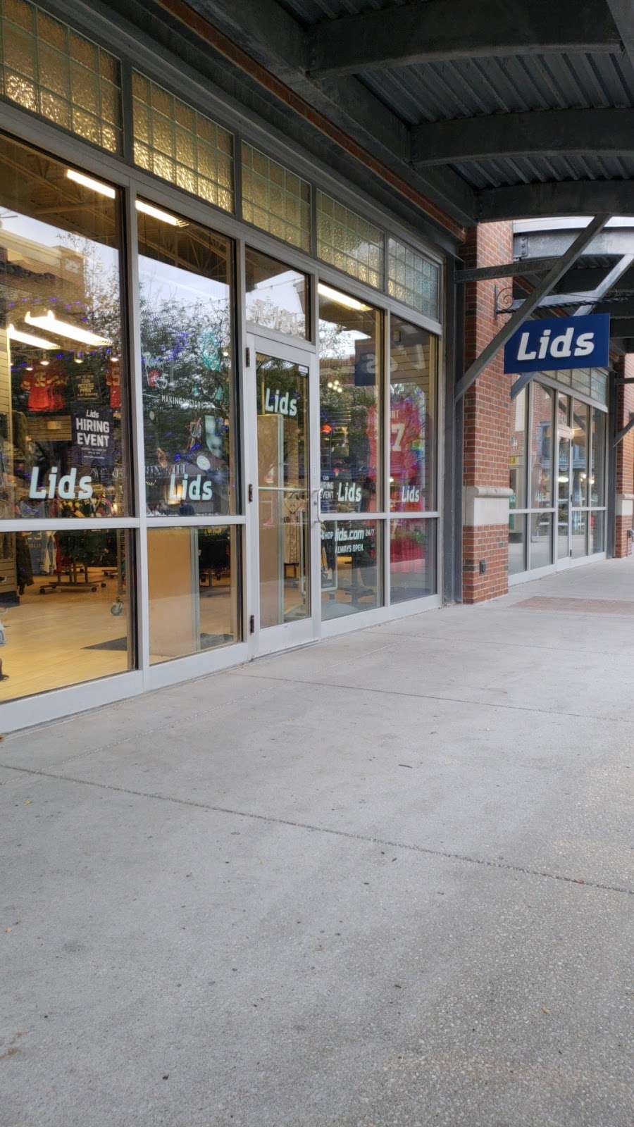 Lids | 1843 Village West Pkwy, Kansas City, KS 66111, USA | Phone: (913) 328-1975