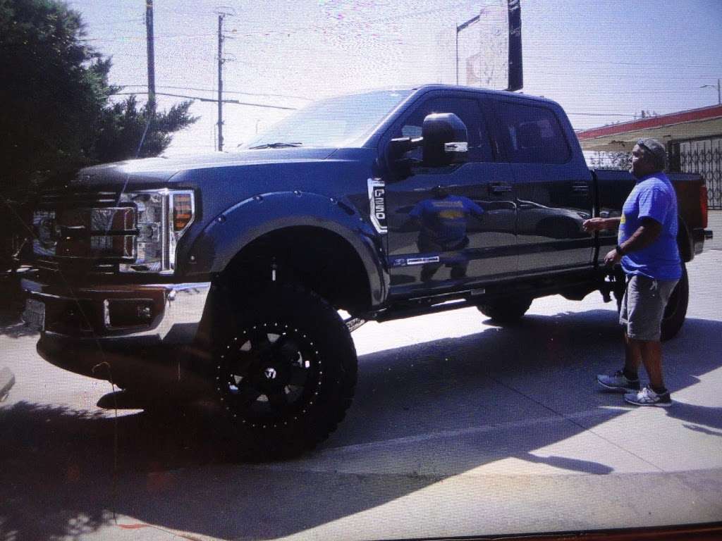 CF AUTO GLASS 9900 Glenoaks Blvd 2, Sun Valley, CA 91352