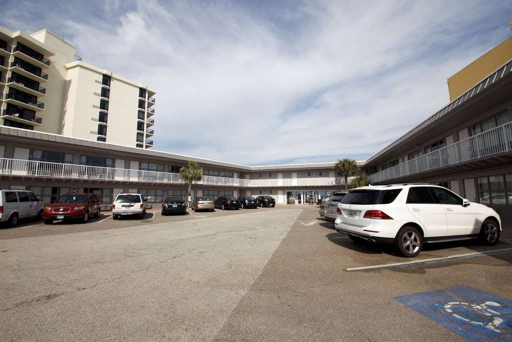 Beach House Inn | 1601 S Atlantic Ave, Daytona Beach, FL 32118, USA | Phone: (386) 255-2221