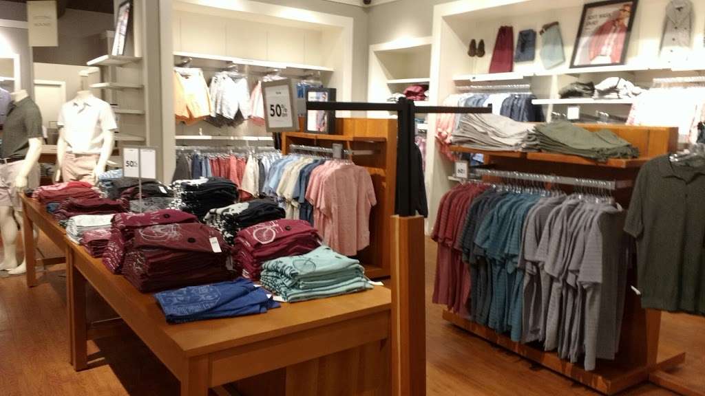 Banana Republic | 1813 Village West Pkwy, Kansas City, KS 66111, USA | Phone: (913) 299-1840