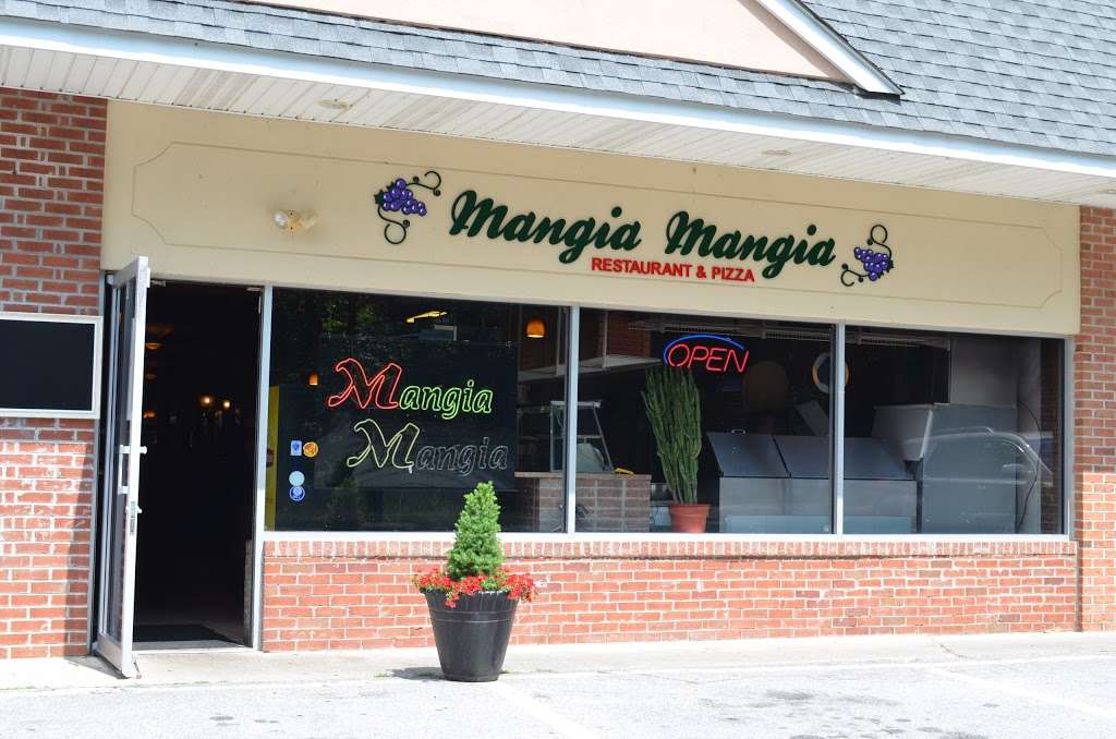 Mangia Mangia Pizza & Restaurant | 371 Candlewood Lake Rd, Brookfield, CT 06804, USA | Phone: (203) 775-2191