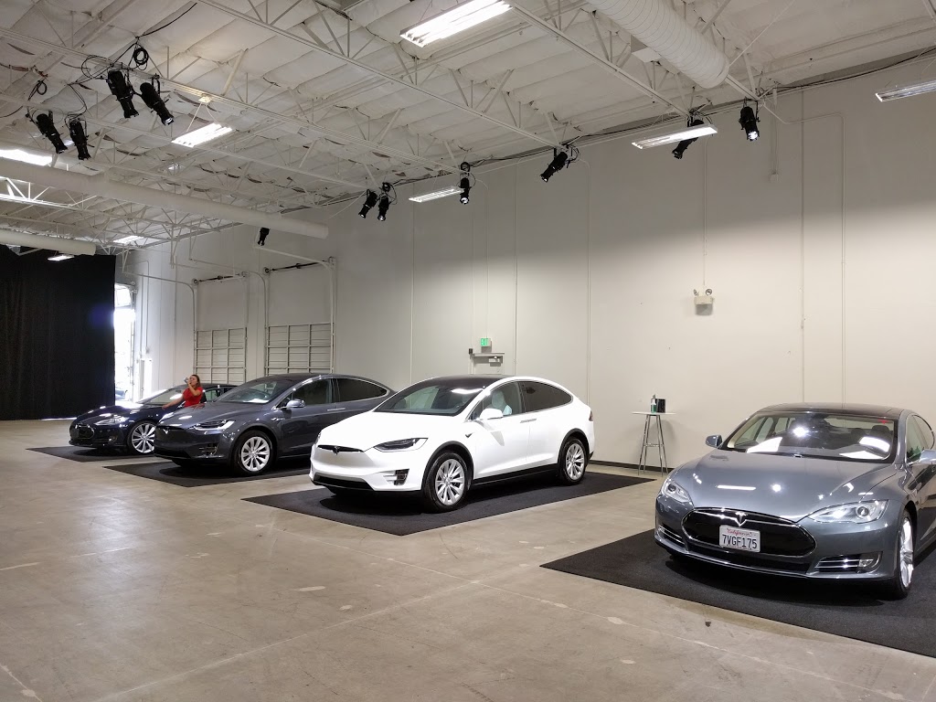 Tesla Delivery Center | 47623 Fremont Blvd, Fremont, CA 94538, USA