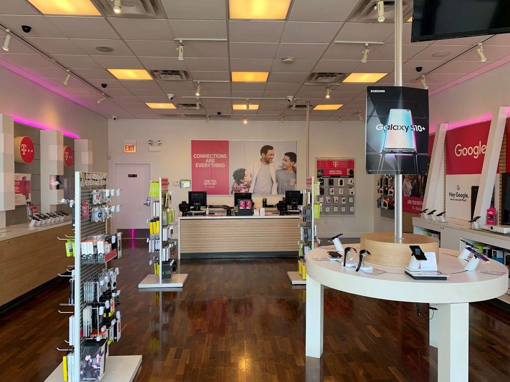 T-Mobile | 5601 S Harlem Ave, Chicago, IL 60638, USA | Phone: (773) 609-6120