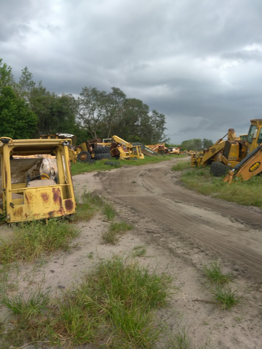 Southern Tractor Service and Salvage | 1305 US-17, Davenport, FL 33837, USA | Phone: (863) 419-0191