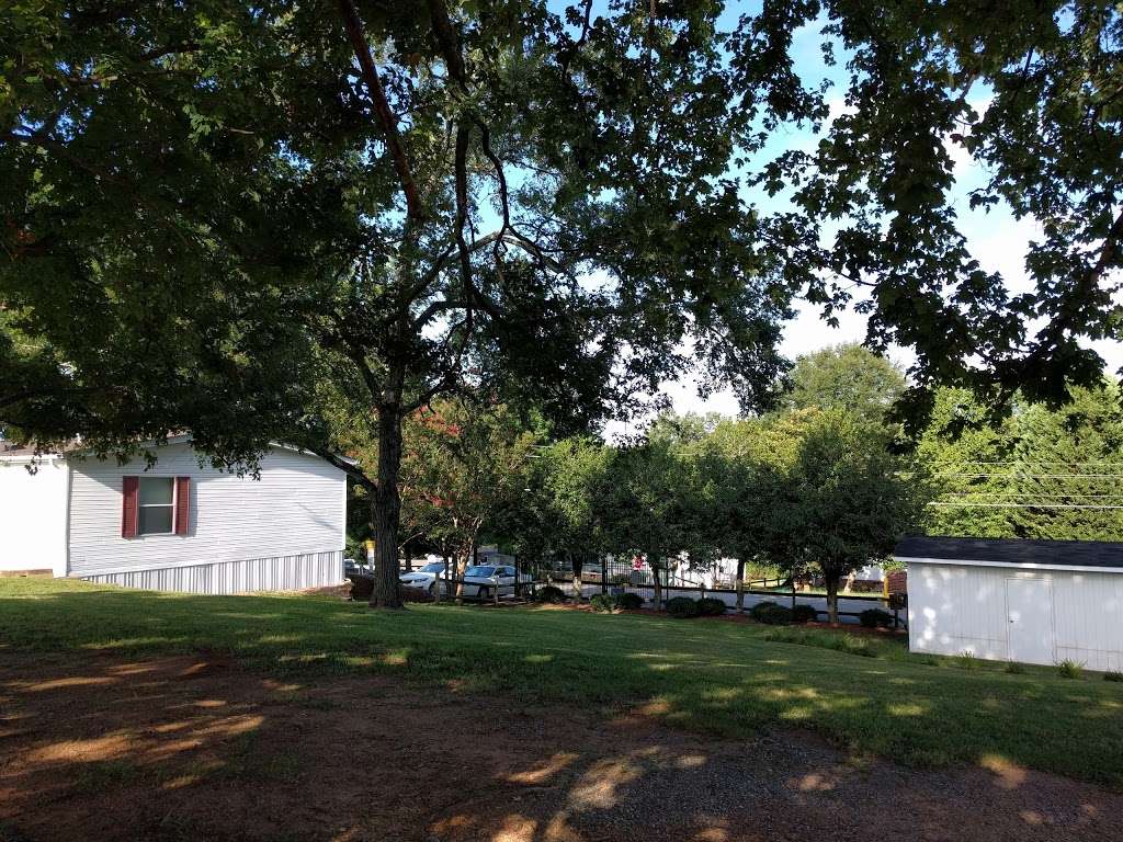 Silver Maples Mobile Home Community | 2812 Plantation Rd NW, Concord, NC 28027, USA | Phone: (704) 786-5577