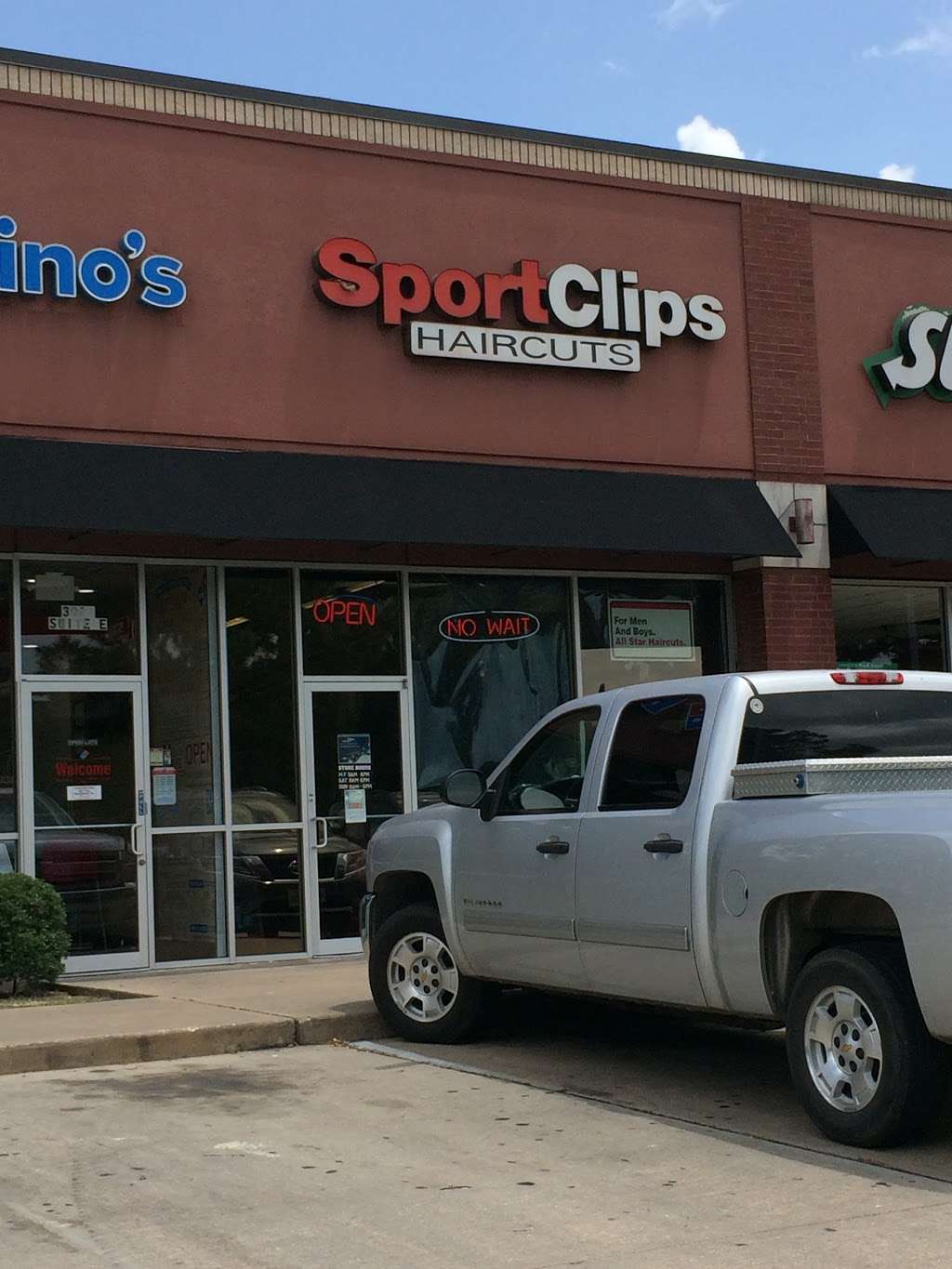 Sport Clips Haircuts of The Woodlands-College Park Center | 3026 College Park Dr Ste. D, The Woodlands, TX 77384, USA | Phone: (936) 273-1754