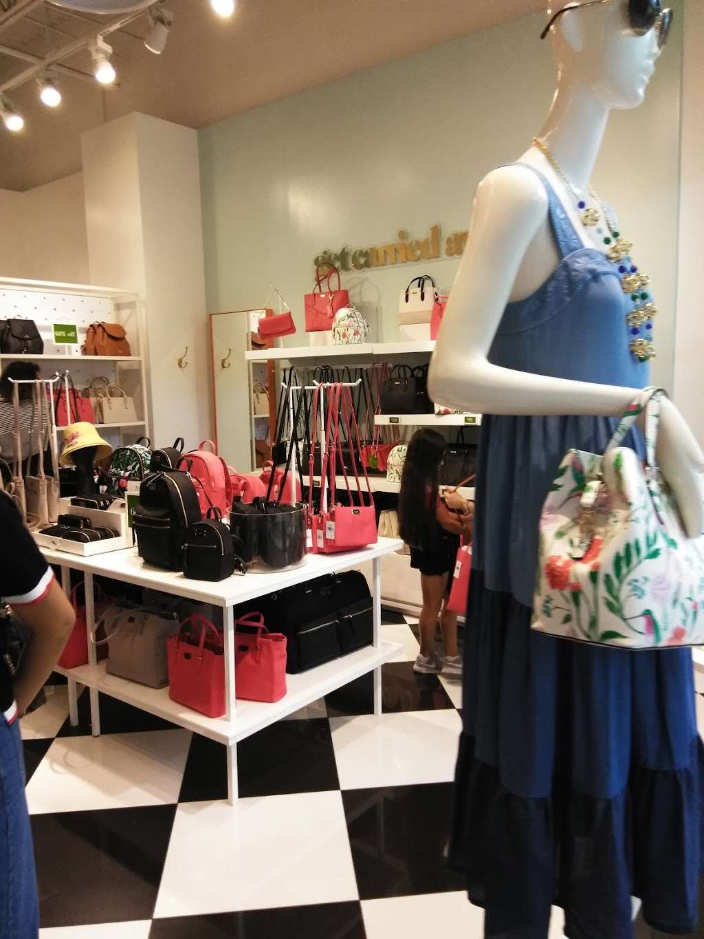 kate spade new york | 8200 Vineland Ave #326, Orlando, FL 32821 | Phone: (407) 238-1690