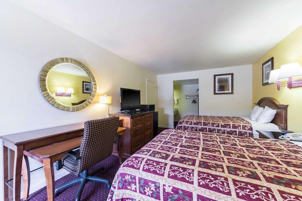 Rodeway Inn At Six Flags | 19793 I-10 W, San Antonio, TX 78257, USA | Phone: (210) 698-3991