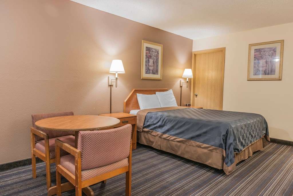 Econo Lodge | 1010 N Main St, Cloverdale, IN 46120, USA | Phone: (765) 795-6900