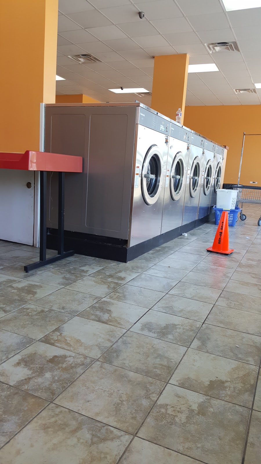 LAUNDROMAT | 582, 1298 TX-321, Dayton, TX 77535, USA