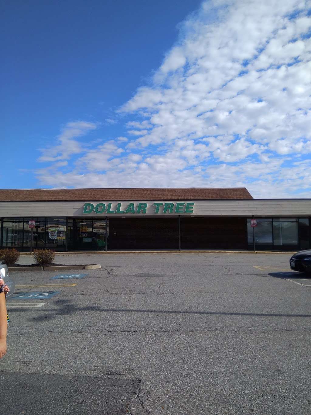 Dollar Tree | 110 Narragansett Park Dr, Rumford, RI 02916 | Phone: (401) 824-0029