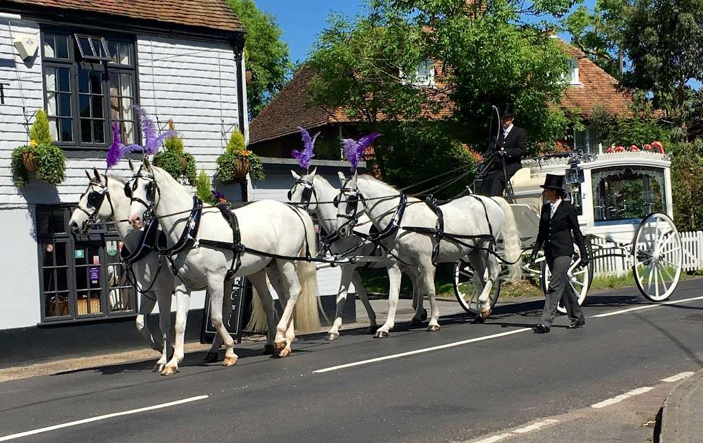 Heritage Horse Drawn Carriage Masters | The Barn Green Farm, Albyns Lane, Stapleford Tawney, Romford RM4 1RX, UK | Phone: 01708 687319