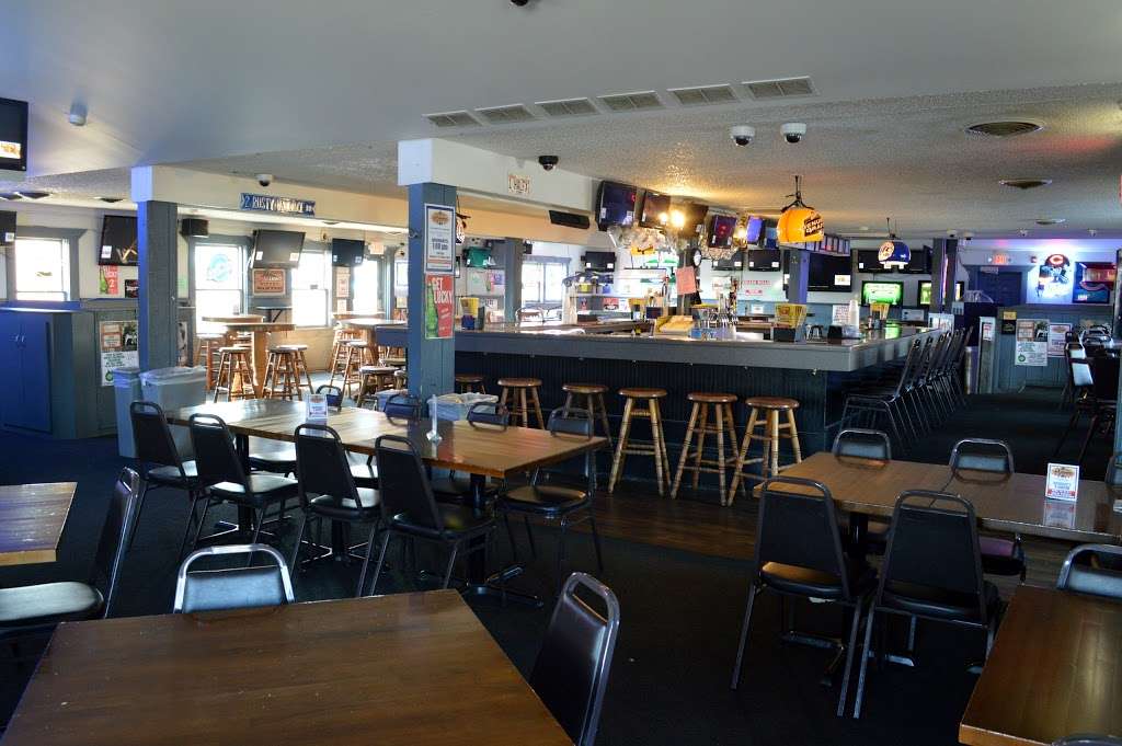 Halftime Bar & Grill | 2405 Johnsburg Rd, Johnsburg, IL 60051, USA | Phone: (815) 344-0007