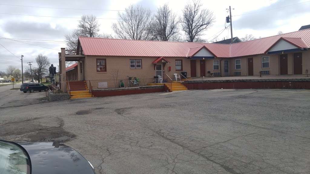 Sunflower Motel | 406 1st St, Hiawatha, KS 66434, USA | Phone: (785) 742-4305