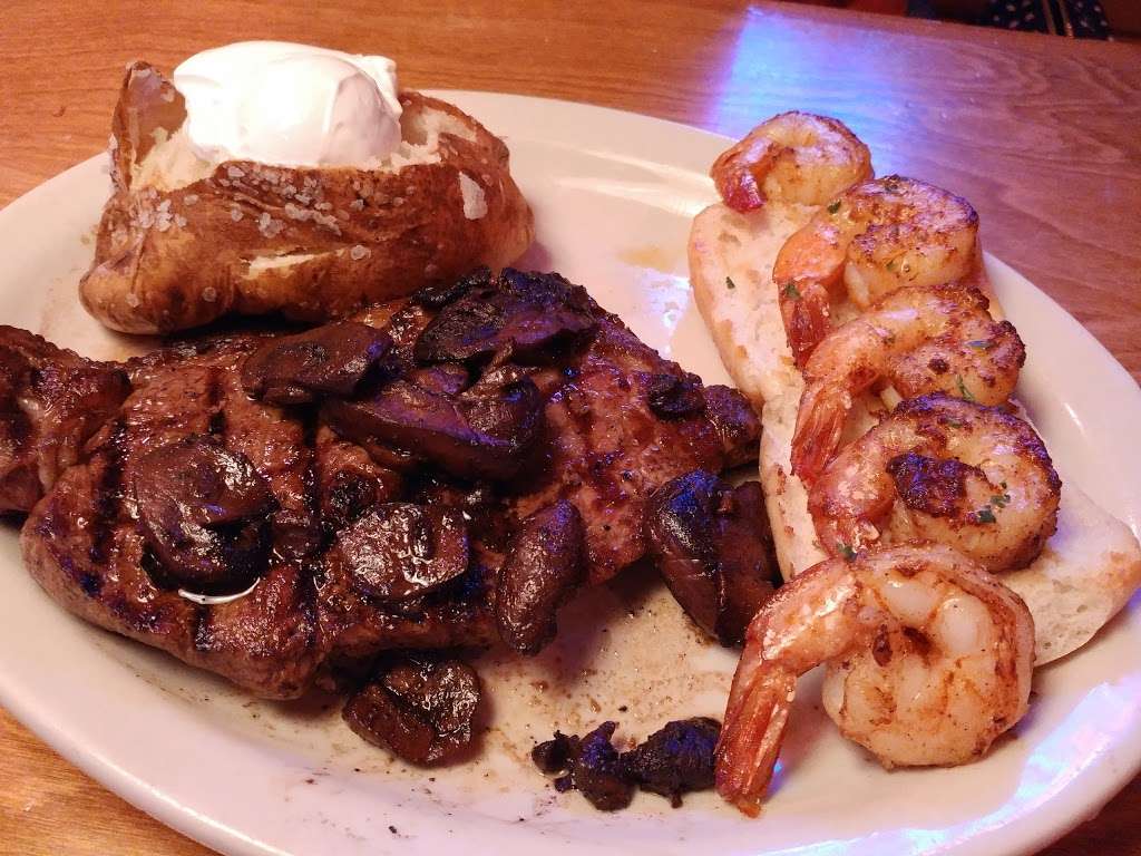 Texas Roadhouse | 2856 Patriots Ln, Naperville, IL 60563, USA | Phone: (630) 778-0960