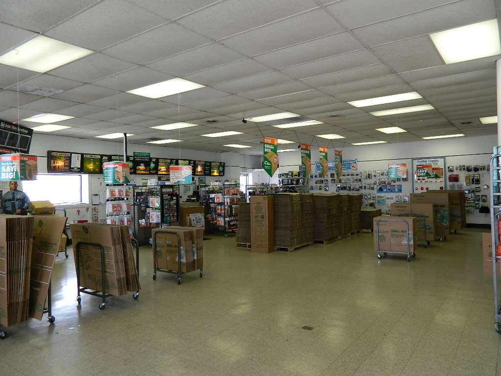 U-Haul Moving & Storage at Shadeland Ave | 2701 Shadeland Ave, Indianapolis, IN 46219, USA | Phone: (317) 546-1503