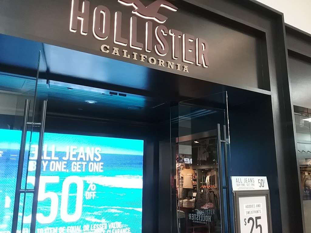 hollister in cerritos