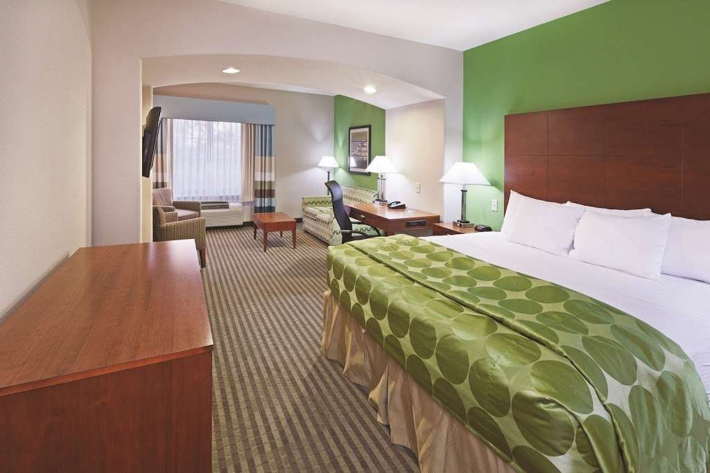 La Quinta Inn & Suites by Wyndham Cleveland TX | 1004 Hwy 59 South, Cleveland, TX 77327, USA | Phone: (281) 806-3007