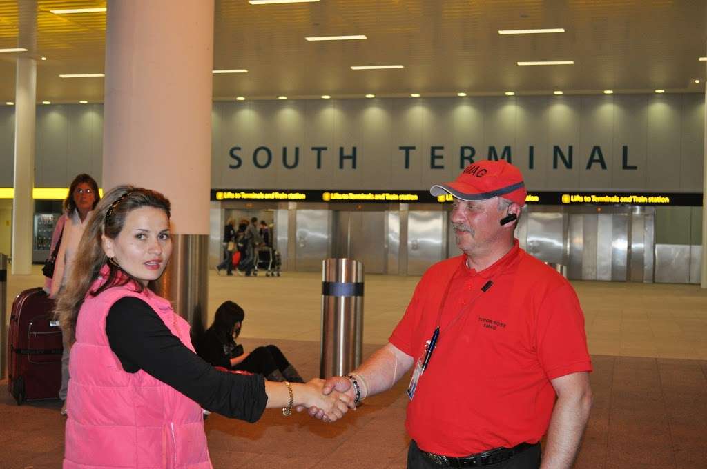 Gatwick Valet Parking - Tudor Rose | Hookwood Park, Reigate Rd, Horley RH6 0HQ, UK | Phone: 01293 822844