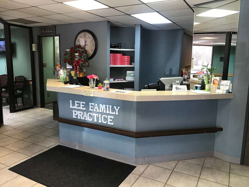 Lee Family Practice Associates | 4 Oaktree St, Friendswood, TX 77546 | Phone: (281) 482-5551