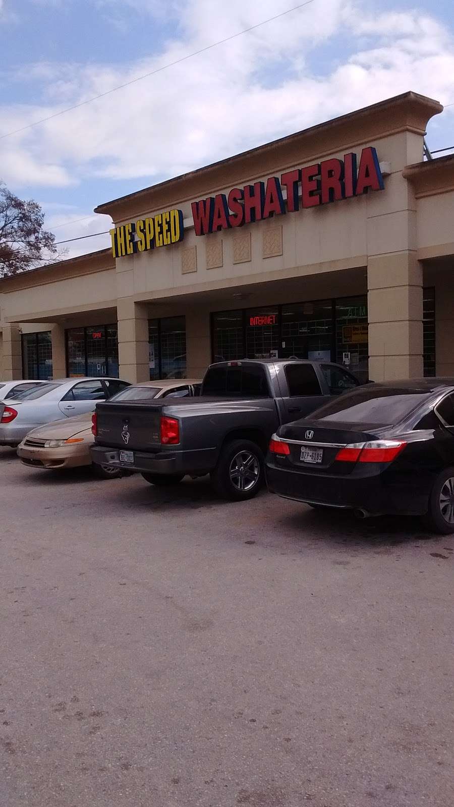 Speed Washateria | 565 Uvalde Rd, Houston, TX 77015, USA | Phone: (713) 451-5628