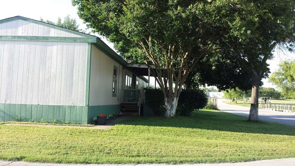 Lake Village Mobile Home Community | 4946 Lake Village, San Antonio, TX 78223, USA | Phone: (210) 307-4819