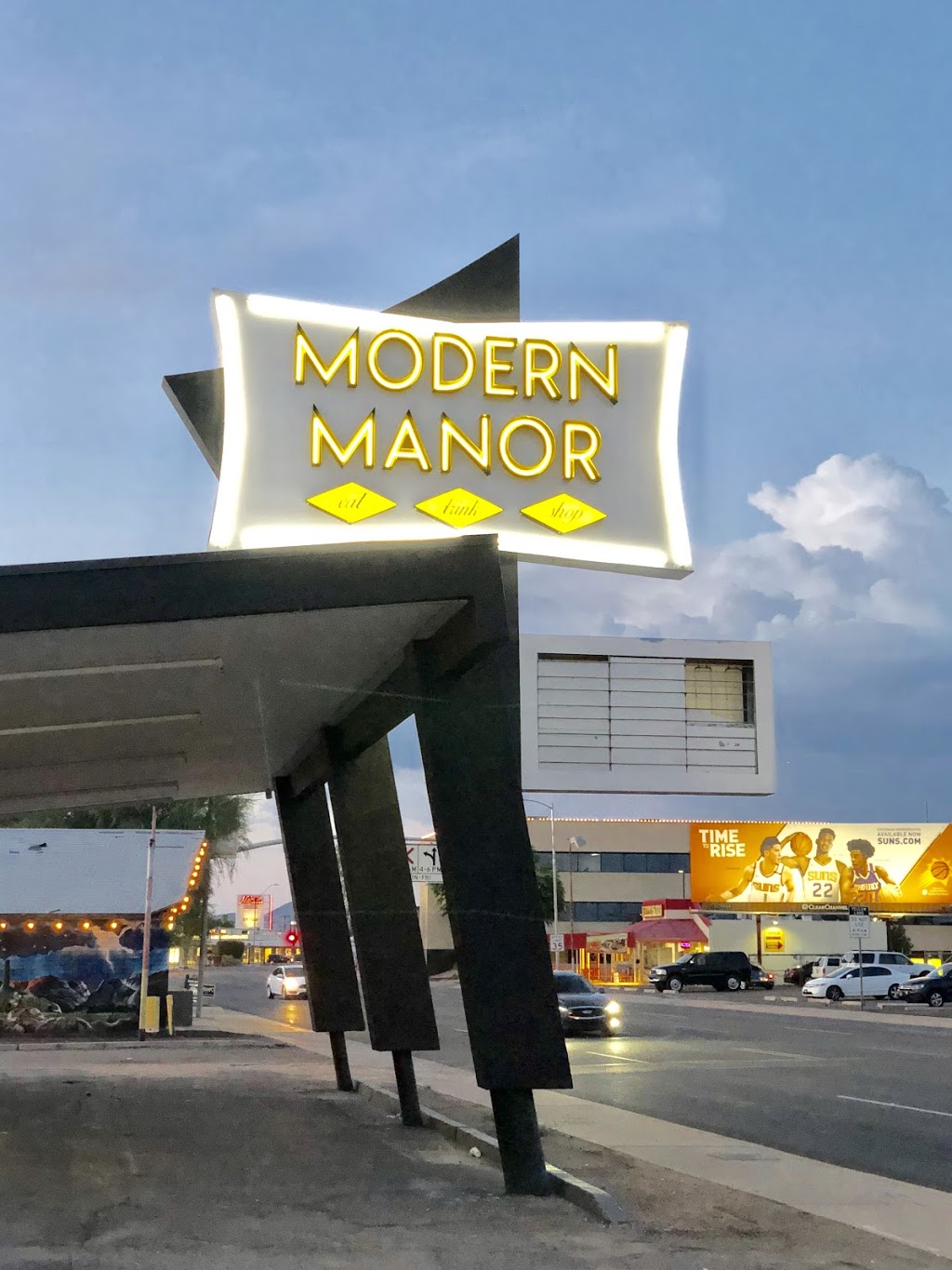 Modern Manor | 4130 N 7th Ave, Phoenix, AZ 85013, USA | Phone: (602) 266-3376