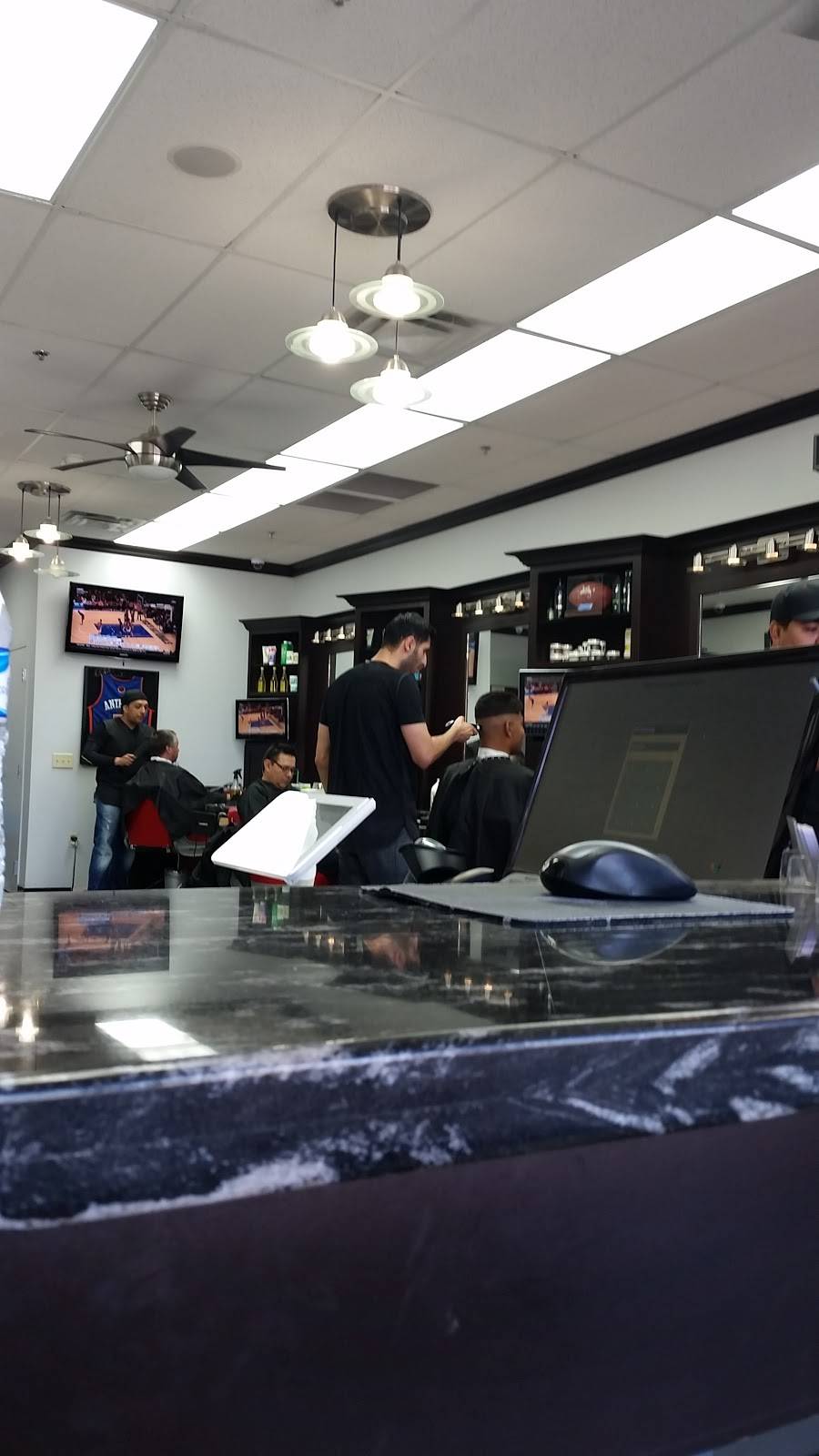 Mens Lounge Barbershop | 2501 W Happy Valley Rd, Phoenix, AZ 85085, USA | Phone: (623) 556-3193