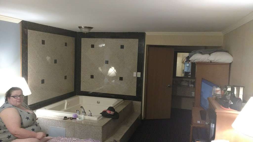 Quality Inn & Suites Atlantic City Marina District | 328 E White Horse Pike, Absecon, NJ 08205, USA | Phone: (609) 652-3300