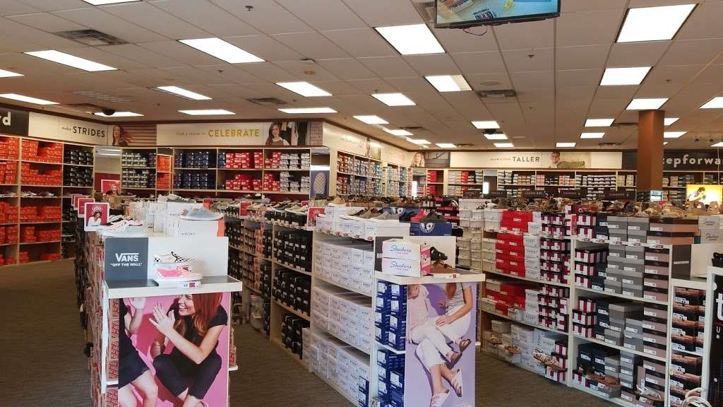 Famous Footwear | 1482 Town Center Dr, Lakeland, FL 33803, USA | Phone: (863) 802-5373