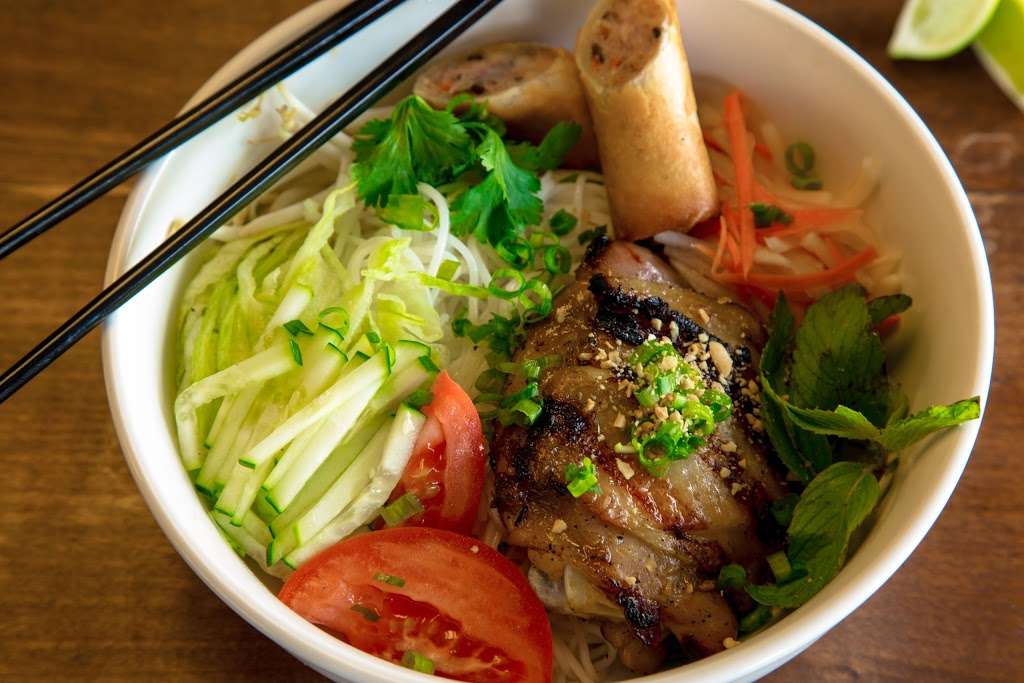 Viet Nomz 7581 University Blvd Winter Park Fl 32792 Usa