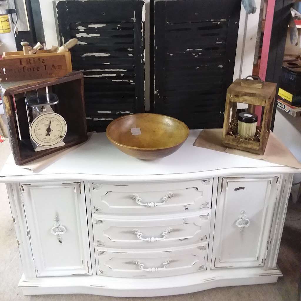 Rags to Vintage Antiques | 4760 IL-173, Poplar Grove, IL 61065 | Phone: (815) 608-2262