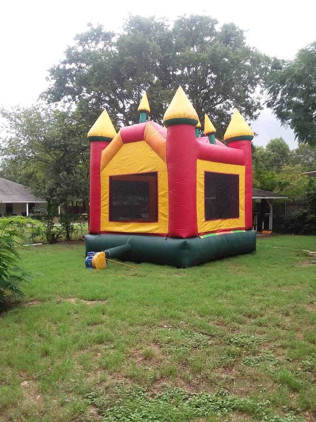 MICHAEL NADALS BOUNCE HOUSES & PARTY RENTALS | 7849 Cup Cir, Dallas, TX 75217, USA | Phone: (305) 834-0317