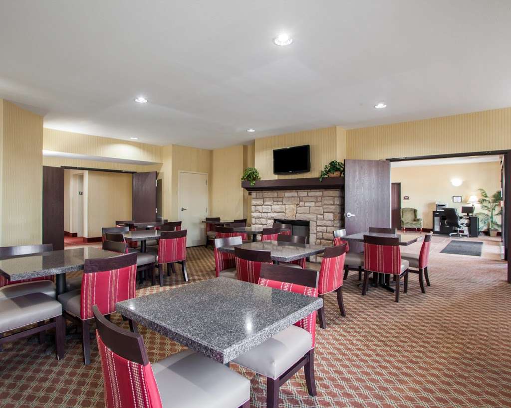 Comfort Inn & Suites | 2304 S Commercial St, Harrisonville, MO 64701, USA | Phone: (816) 884-4124