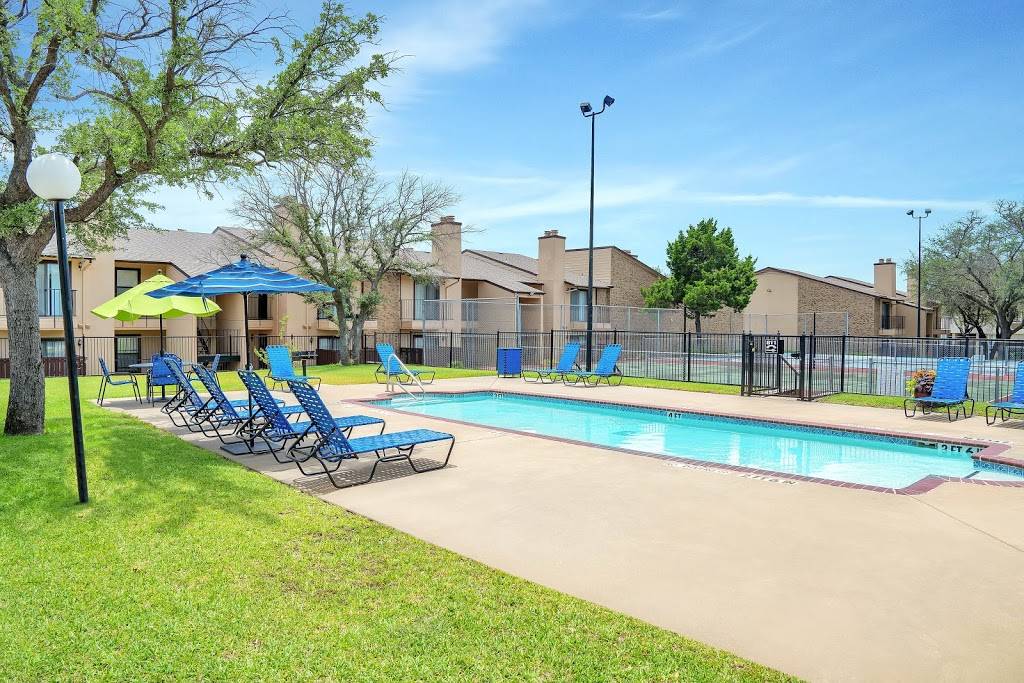 The Corners Apartments | 210 E Wintergreen Rd, DeSoto, TX 75115, USA | Phone: (972) 224-8491