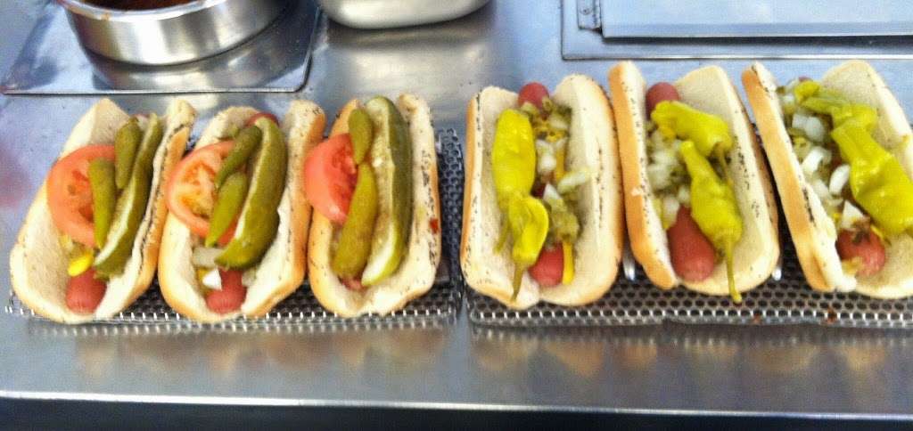 Madveks Dog House | 6923 Calumet Ave, Hammond, IN 46324, USA | Phone: (219) 932-1060