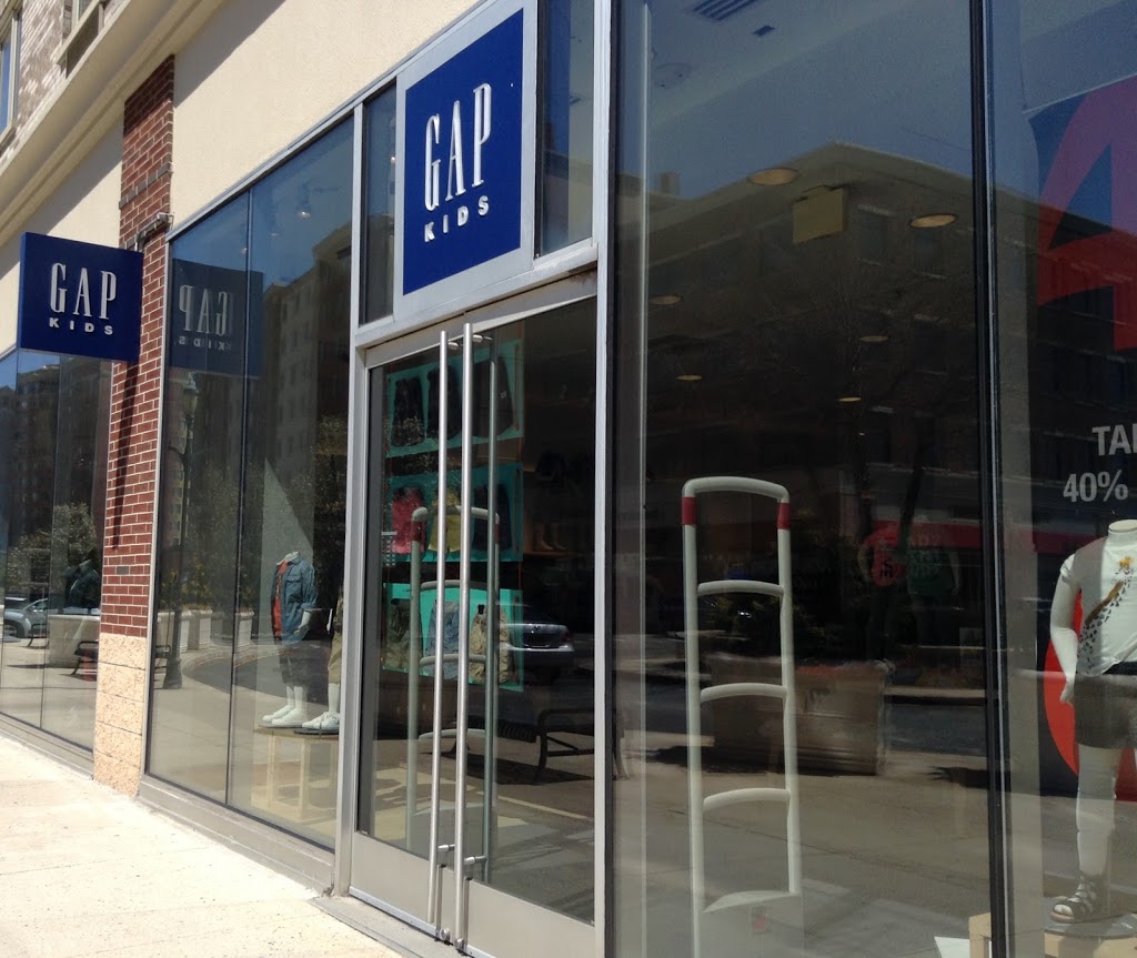 Gap - with Curbside Pickup | 25 The Promenade A-5, Edgewater, NJ 07020, USA | Phone: (201) 313-4956