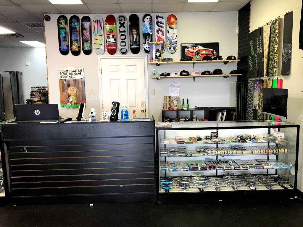 Geometric Skate Shop | 320 W Rankin Rd suite b, Houston, TX 77090, USA | Phone: (281) 836-6113