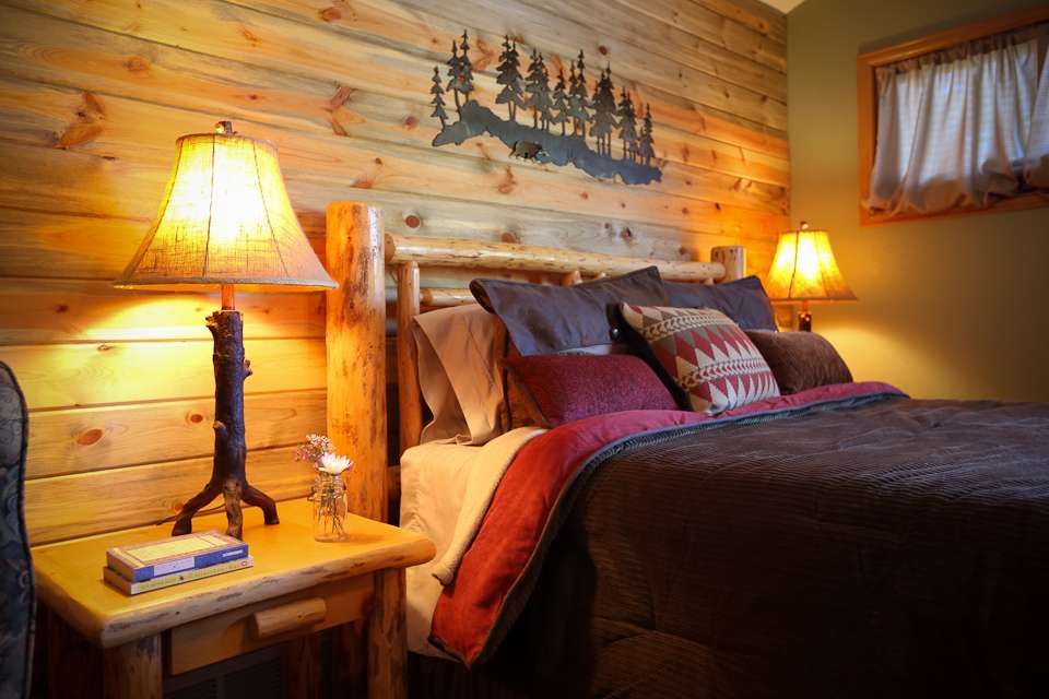Mountain Bounty Bed and Breakfast | 30500 US-40, Evergreen, CO 80439, USA | Phone: (720) 938-2413