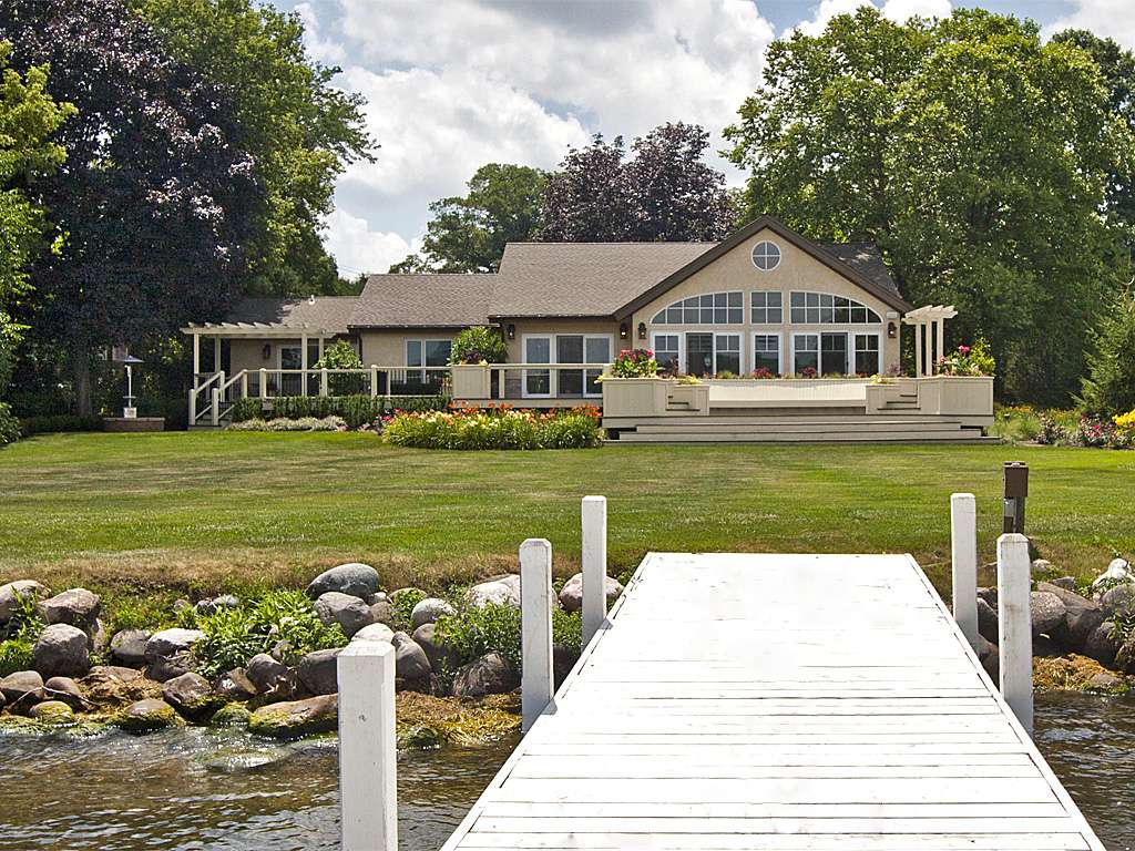 Lake Geneva Property | 751 Geneva Pkwy N, Lake Geneva, WI 53147, USA | Phone: (262) 348-3233