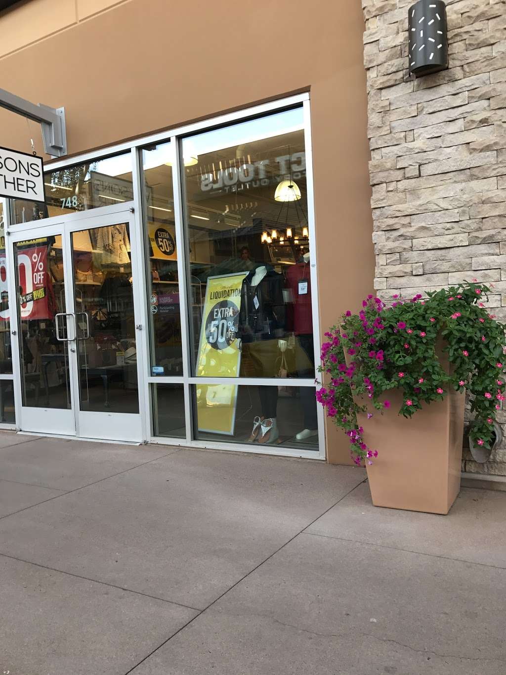 Wilsons Leather | 4976 Premium Outlets Way Suite 748, Chandler, AZ 85226, USA | Phone: (480) 639-1860